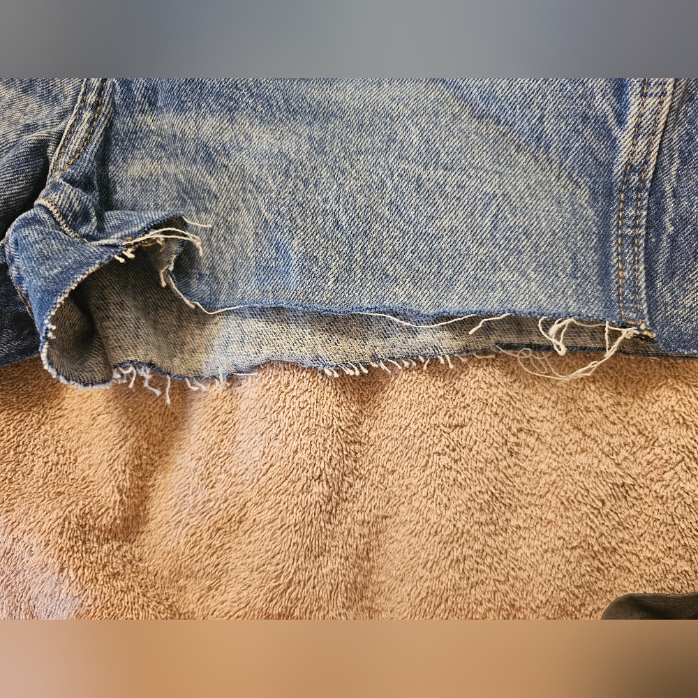 Mini Cut-off High Rise Blue Jean Shorts. Size:4. - Picture 8 of 11